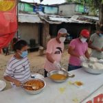 काठमाडौँबाट गौरीफन्टा नाका पुगेर खाना खुवाउँदै नेता महर