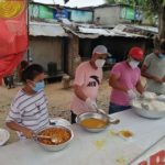 काठमाडौँबाट गौरीफन्टा नाका पुगेर खाना खुवाउँदै नेता महर