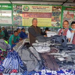 सामाजिक अभियन्ता भट्टद्धारा मानव सेवा आश्रम र दृष्टि फाउण्डेसनलाई ६० हजार बढीका न्यानो कपडा वितरण