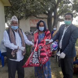 धनगढी १५ मा एकल महिला र जेष्ठ नागरिकहरुलाई न्यानो कपडा वितरण