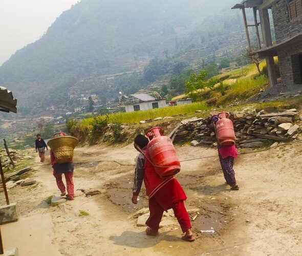 ब्याँसका ६ सय बढी जनतालाई ग्याँस सिलिण्डर वितरण