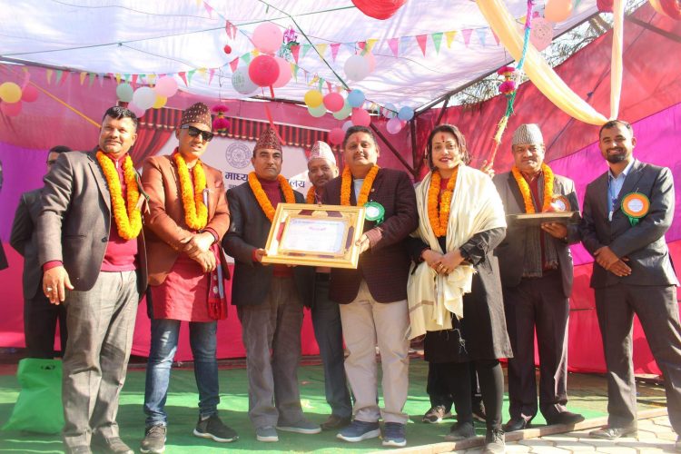 दीक्षान्तद्वारा महादेवस्थान माविलाई १ लाख ३० हजार बराबरका पुस्तक तथा स्टेशनरी उपहार