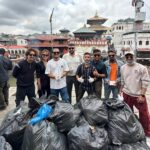 सुदूरपश्चिमका चर्चित कलाकारले गरे पशुपतिनाथमा सरसफाइ