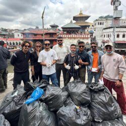 सुदूरपश्चिमका चर्चित कलाकारले गरे पशुपतिनाथमा सरसफाइ