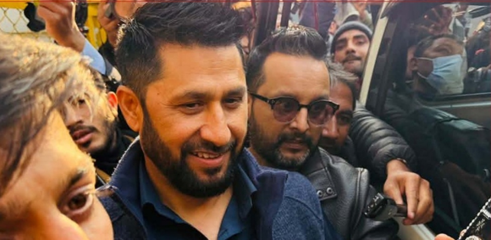 बालेन सितकाे बैठकस्थलबाट बाहिरिए रवि भने– छलफल सकारात्मक भयो