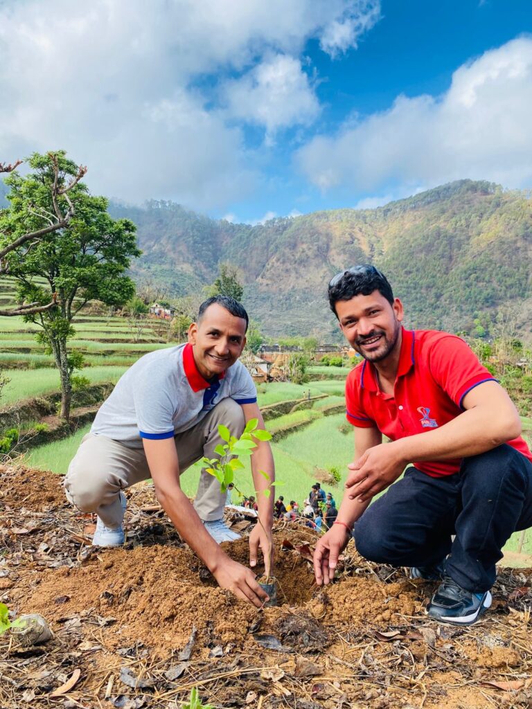 डोटीमा अन्तर्राष्ट्रिय जंगल दिवसको अवसरमा १ हजार बिरुवा काे वृक्षरोपण गरियाे डोटीमा अन्तर्राष्ट्रिय जंगल दिवसको अवसरमा १ हजार बिरुवा काे वृक्षरोपण गरियाे