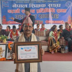 नेपाल शिक्षक संघ ले गर्याे शिक्षक सहकारी कैलाली लाई सम्मान
