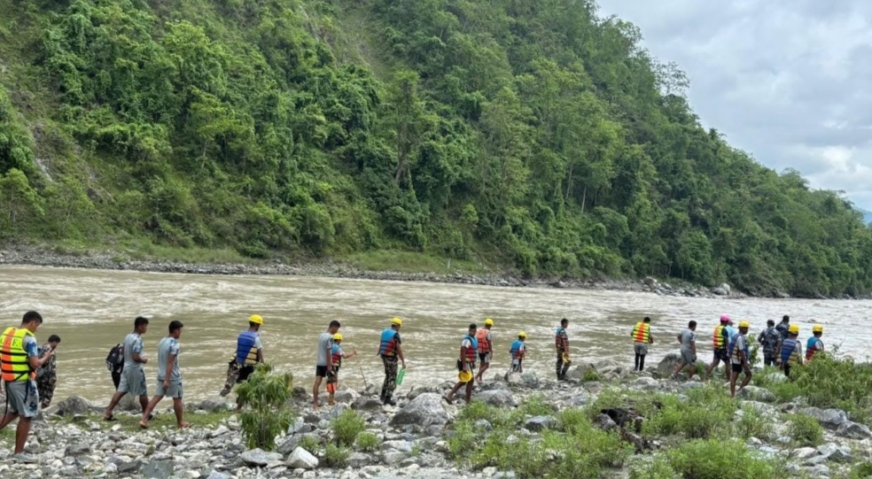 कर्णाली नदीमा युवतीको शव फेला कर्णाली नदीमा युवतीको शव फेला